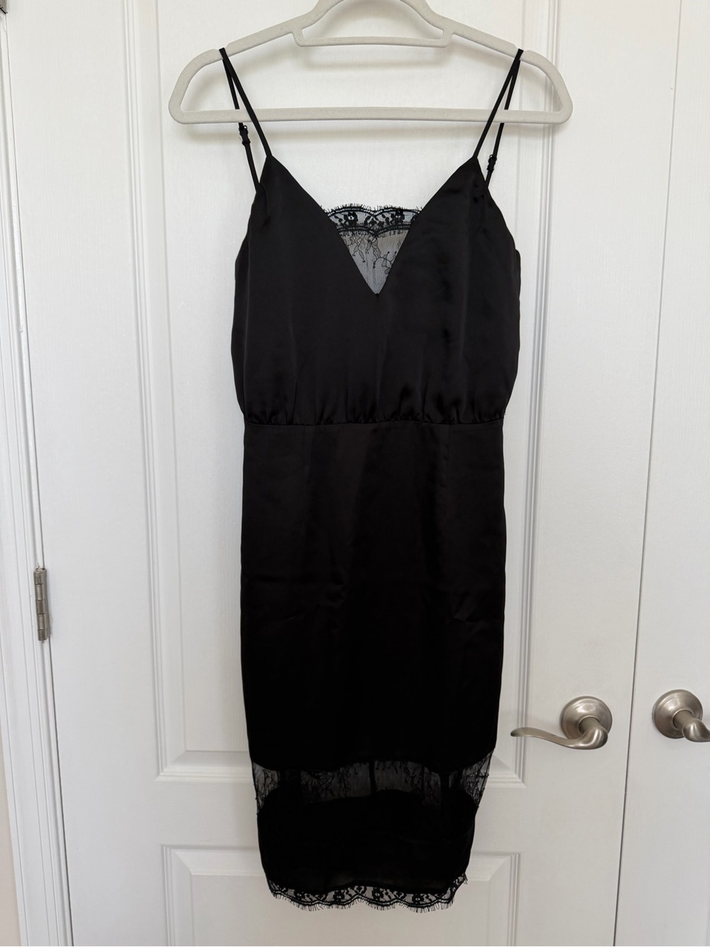 EUC Lovers and Friends Satin Black Lace-Trim Slip Mini / Midi Dress sz Small